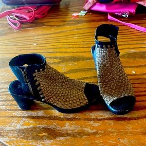 Steven by Steve Madden Ezzme Bronze and Black Shoe Size 7